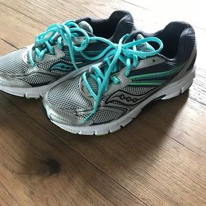 Saucony tennis shoes